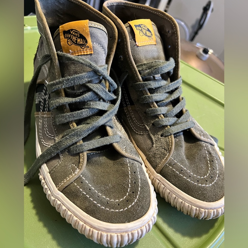 Vans Sk8 Men's Olive High-Top Sneakers. Classic skaters shoes. Green size 10